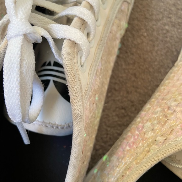 Adidas Kids white sneakers size 6 - Picture 8 of 9